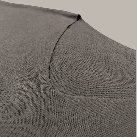 Olive Green V-Neck 3/4 Sleeve Sweater - Medium - Bought in Rome, Italy - Picture 6 of 8